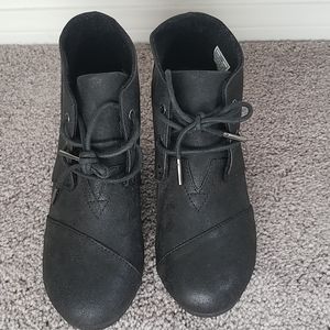 Toms black metallic desert wedges